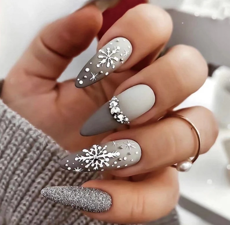 50 Festive and Fabulous Christmas Nail Art Ideas to Jingle Your Way Into the Holiday Season 11 image 578