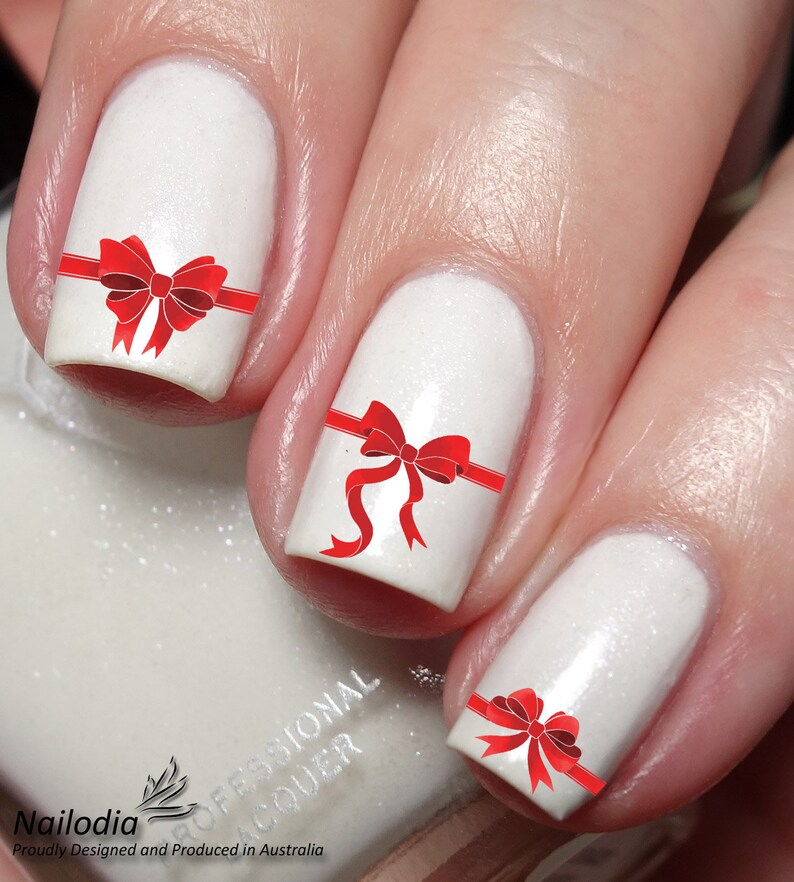 50 Festive and Fabulous Christmas Nail Art Ideas to Jingle Your Way Into the Holiday Season 20 image 588