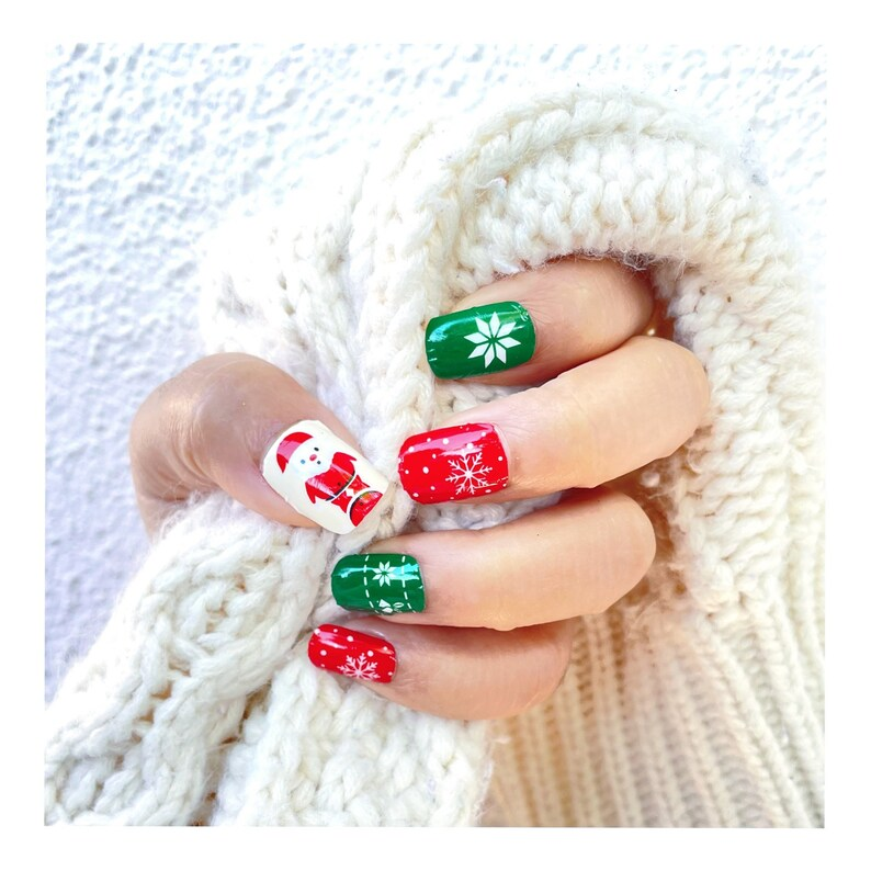50 Festive and Fabulous Christmas Nail Art Ideas to Jingle Your Way Into the Holiday Season 21 image 589